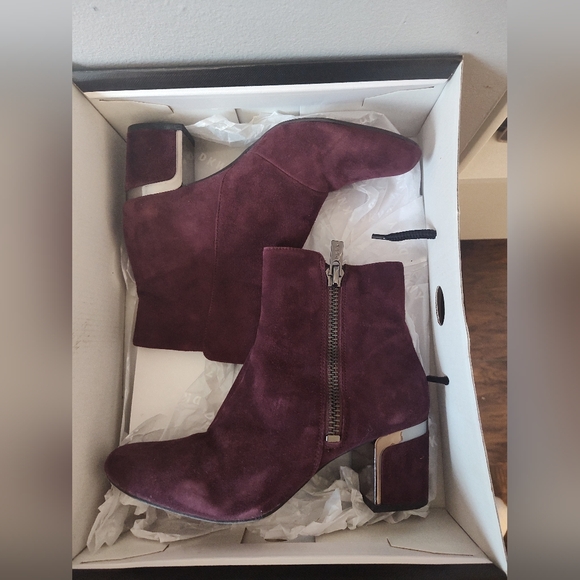 DKNY Burgundy Ankle Suede Boots with Silver Heel Accent SZ 7 Used On Box - Picture 1 of 10